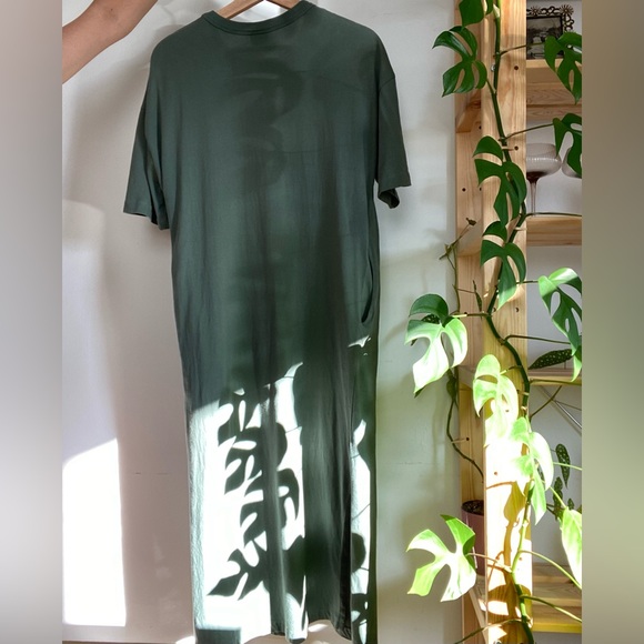 Kotn oversized t-shirt midi dress with side-slits in eucalyptus - Picture 4 of 4